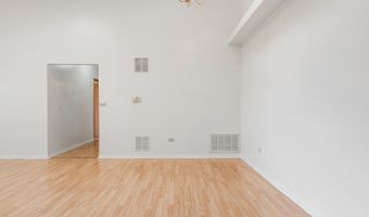 941 N Swift Rd 301, Addison, IL 60101