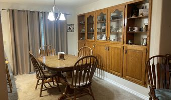 2105 Oakridge Dr, Ava, MO 65608