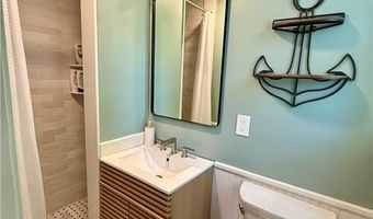 8 Mccormick Rd, Newport, RI 02840