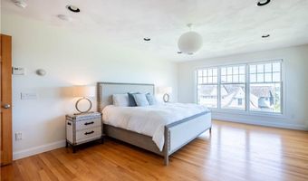 573 Wolcott Ave, Middletown, RI 02842