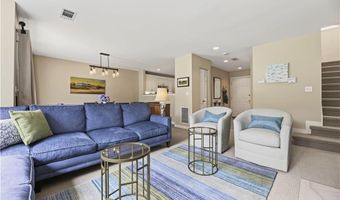 2 Martingale Ln, Narragansett, RI 02882