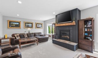 1009 Baileys Grove Dr, Adel, IA 50003