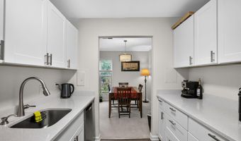 8 CANTERBURY Sq 304, Alexandria, VA 22304