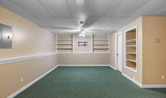 42 Yankee Ave, Bangor, ME 04401