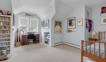 2 Sunnyfield Ln, Falmouth, ME 04105
