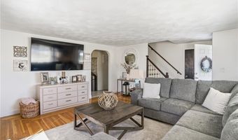 514 Killingly St, Johnston, RI 02919
