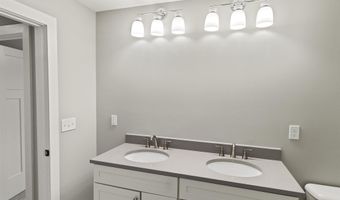 8 Stone Creek Dr, Brentwood, NH 03833