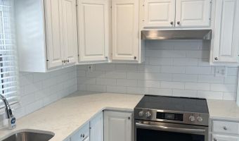 32 Idlewild Ln, Aberdeen, NJ 07747