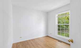 2692 S Embers Ln, Arlington Heights, IL 60005