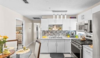 1887 MAYPORT Rd, Atlantic Beach, FL 32233