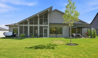 2104 Golfview Dr, Auburn, IN 46706