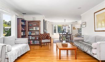 94 Greening Ln, Cranston, RI 02920