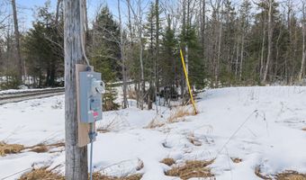 3 New England Rd, Abbot, ME 04406