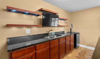 5730 Summerset Woods Dr, Alto, MI 49302