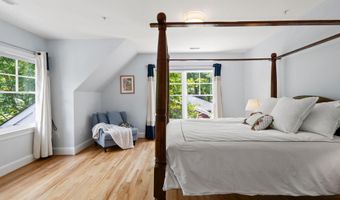 7032 WILSON Ln, Bethesda, MD 20817