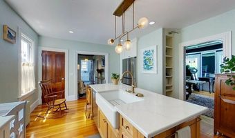 9 Dartmouth St, Newport, RI 02840
