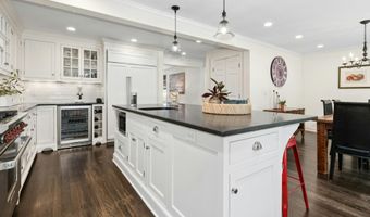 8 Glenwood Dr, Darien, CT 06820