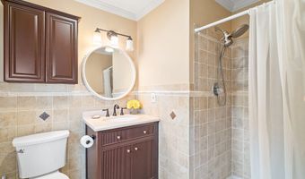 19 Elm St, Beachwood, NJ 08722