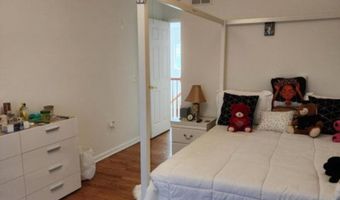 20 6th St, Barnegat, NJ 08005