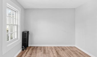 1382 Hope St, Bristol, RI 02809