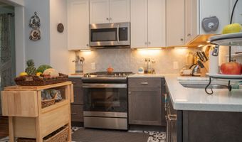 5 Canaan Dr, Bethel, CT 06801