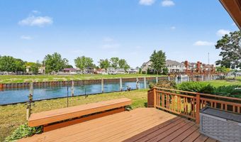 142 Channelsyde Dr, Algonac, MI 48001