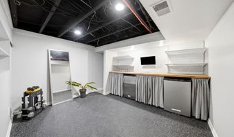 11005 Park Rd, Anchorage, KY 40223