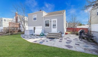 43 Coolidge Ave, Amity Harbor, NY 11701