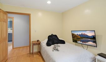 405 Old W Rd, Arlington, VT 05250