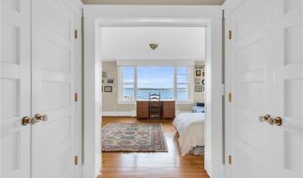 4 Van Zandt Ave, Newport, RI 02840