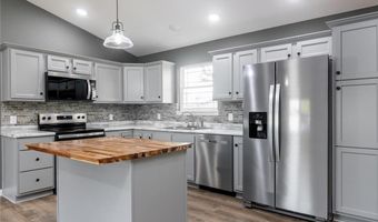 521 W Maple St, Austin, IN 47102