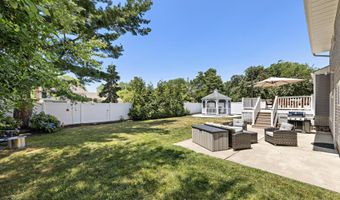 522 Mackey Ave, Belford, NJ 07718