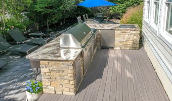 420 Nelson Ave, Beach Haven, NJ 08008