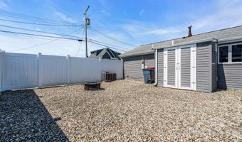 209 Fernwood Dr, Bayville, NJ 08721