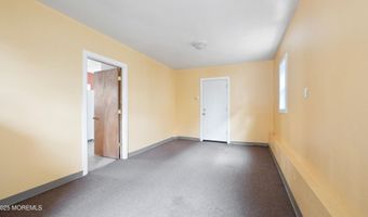 125 Eighth St, Belford, NJ 07718