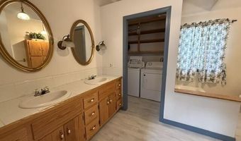 14 Lakeshore Dr, Belgrade, ME 04917
