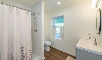 72 Lakeside Dr NW, Alloway, NJ 07461