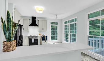 12 Amberwood Cir, Savannah, GA 31405