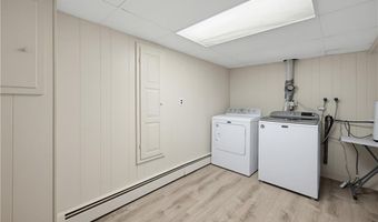 34 Foxhill Ave, Bristol, RI 02809