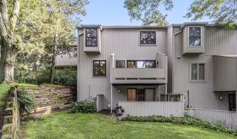 2174 Overlook Ct, Ann Arbor, MI 48103