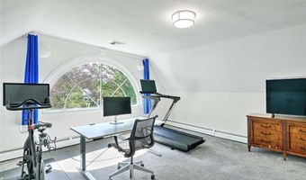 247 Oaklawn Ave, Cranston, RI 02920