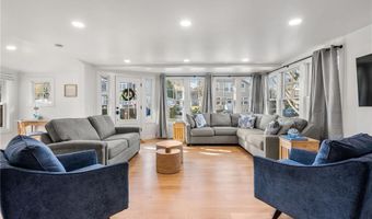 14 Robinson St, Narragansett, RI 02882