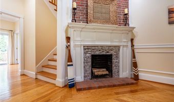 7 Gibson Ave, Narragansett, RI 02882
