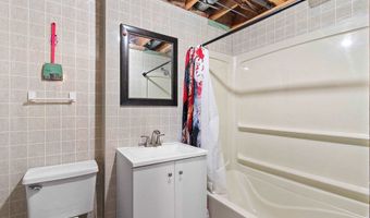 1742 E SYLVAN Ave, Appleton, WI 54915