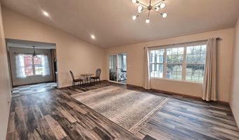 1204 Willow Dr, Aberdeen, SD 57401