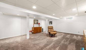 113 S 5th Ave, Brandon, SD 57005