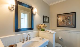 7 Clay Pit Ln, Aquinnah, MA 02535