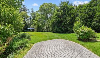 112 County Rd, Barrington, RI 02806
