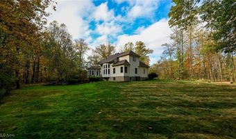 679 Deep Woods Dr, Aurora, OH 44202