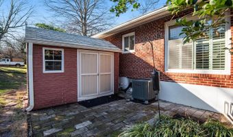 4415 ROUNDHILL Rd, Alexandria, VA 22310